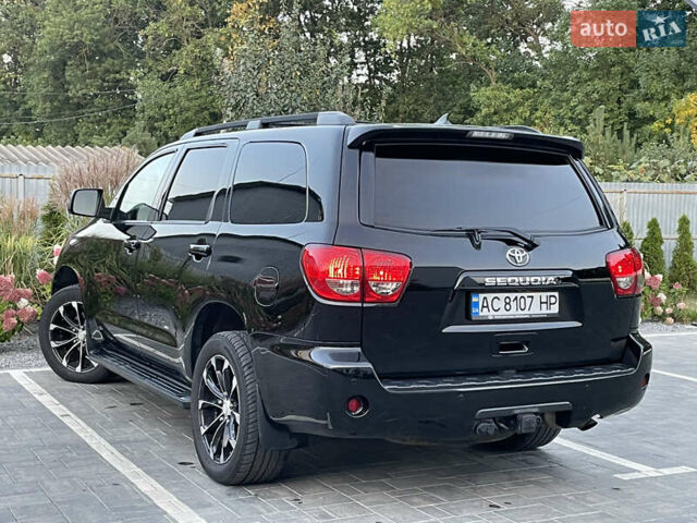 Черный Тойота Секвойя, объемом двигателя 5.66 л и пробегом 188 тыс. км за 30900 $, фото 7 на Automoto.ua