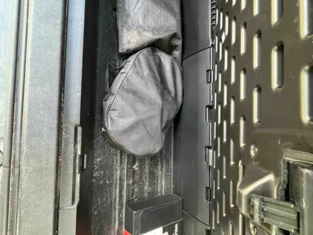 Черный Тойота Секвойя, объемом двигателя 5.7 л и пробегом 42 тыс. км за 6900 $, фото 23 на Automoto.ua