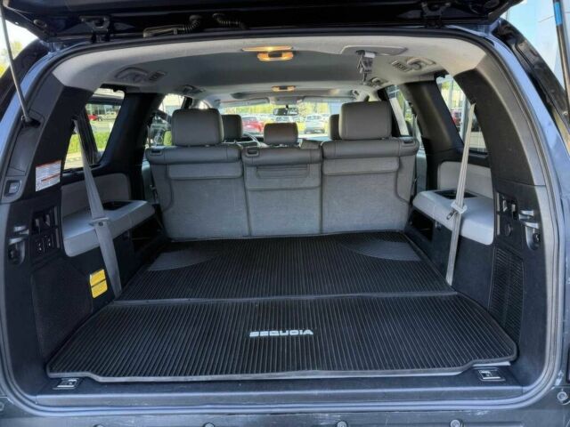 Черный Тойота Секвойя, объемом двигателя 5.7 л и пробегом 71 тыс. км за 25100 $, фото 10 на Automoto.ua