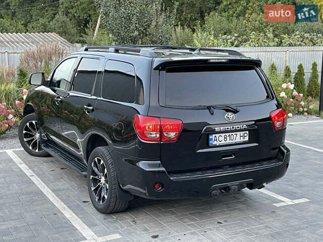 Черный Тойота Секвойя, объемом двигателя 5.66 л и пробегом 188 тыс. км за 32500 $, фото 12 на Automoto.ua