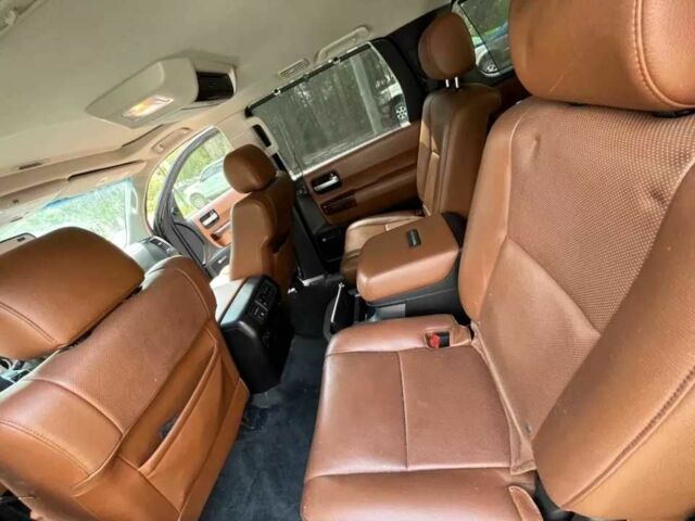 Черный Тойота Секвойя, объемом двигателя 5.7 л и пробегом 42 тыс. км за 6900 $, фото 16 на Automoto.ua