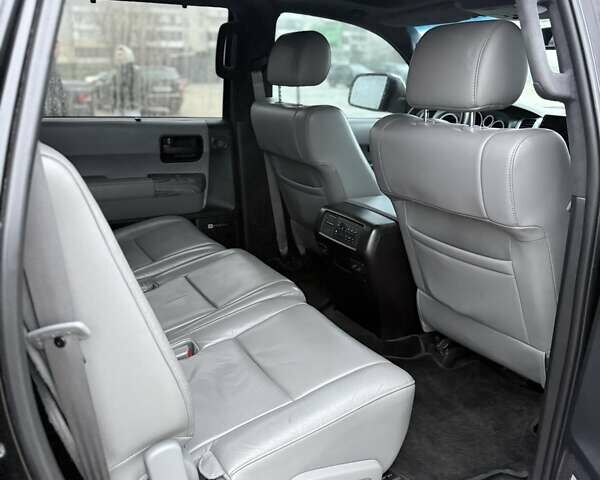 Черный Тойота Секвойя, объемом двигателя 5.7 л и пробегом 107 тыс. км за 41900 $, фото 23 на Automoto.ua