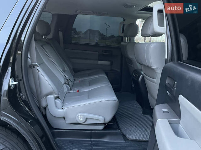 Черный Тойота Секвойя, объемом двигателя 5.66 л и пробегом 188 тыс. км за 30900 $, фото 28 на Automoto.ua