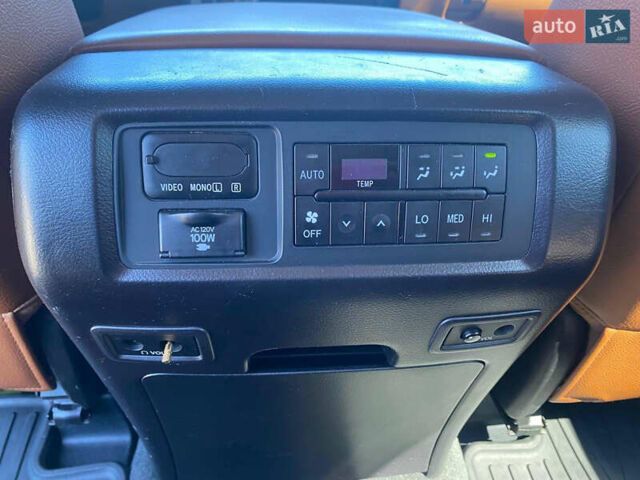 Черный Тойота Секвойя, объемом двигателя 5.69 л и пробегом 97 тыс. км за 45500 $, фото 13 на Automoto.ua