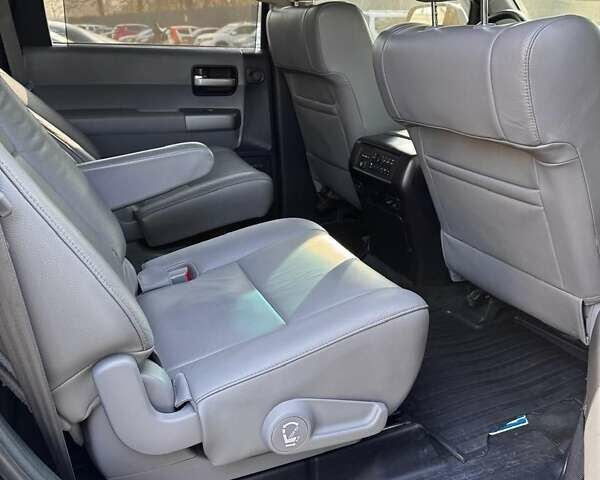 Черный Тойота Секвойя, объемом двигателя 5.7 л и пробегом 231 тыс. км за 42500 $, фото 11 на Automoto.ua