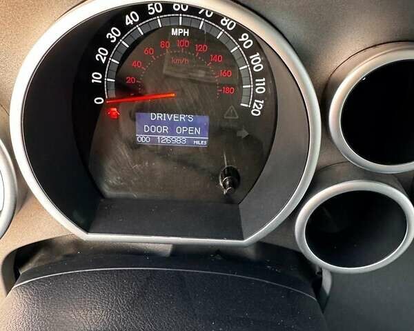 Черный Тойота Секвойя, объемом двигателя 5.7 л и пробегом 231 тыс. км за 42500 $, фото 10 на Automoto.ua