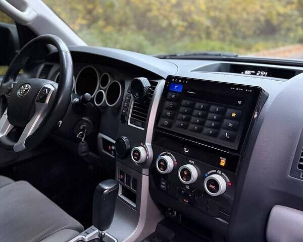 Черный Тойота Секвойя, объемом двигателя 0 л и пробегом 260 тыс. км за 26500 $, фото 1 на Automoto.ua