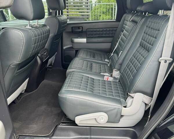 Чорний Тойота Секвойя, об'ємом двигуна 5.66 л та пробігом 125 тис. км за 39990 $, фото 2 на Automoto.ua