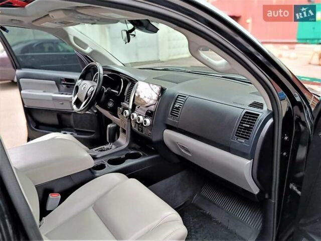 Черный Тойота Секвойя, объемом двигателя 5.66 л и пробегом 115 тыс. км за 39500 $, фото 42 на Automoto.ua