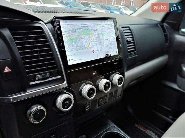 Черный Тойота Секвойя, объемом двигателя 5.66 л и пробегом 115 тыс. км за 39500 $, фото 48 на Automoto.ua