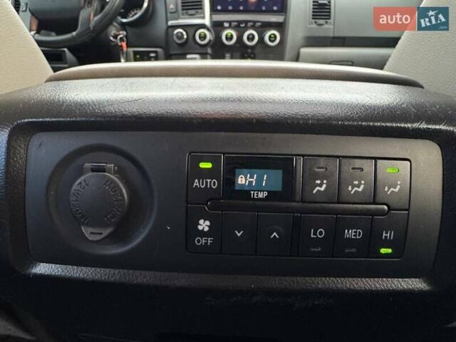 Черный Тойота Секвойя, объемом двигателя 5.66 л и пробегом 114 тыс. км за 34990 $, фото 13 на Automoto.ua
