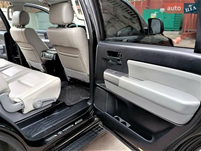 Черный Тойота Секвойя, объемом двигателя 5.66 л и пробегом 115 тыс. км за 39500 $, фото 43 на Automoto.ua