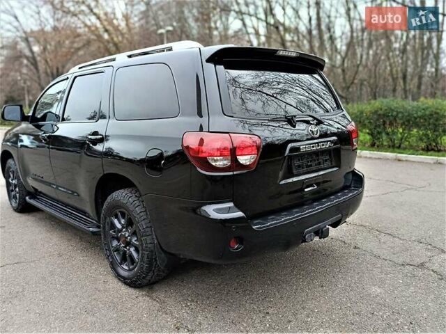 Черный Тойота Секвойя, объемом двигателя 5.66 л и пробегом 115 тыс. км за 39500 $, фото 13 на Automoto.ua