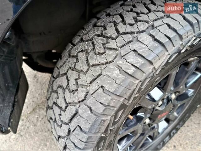Черный Тойота Секвойя, объемом двигателя 5.66 л и пробегом 115 тыс. км за 39500 $, фото 30 на Automoto.ua