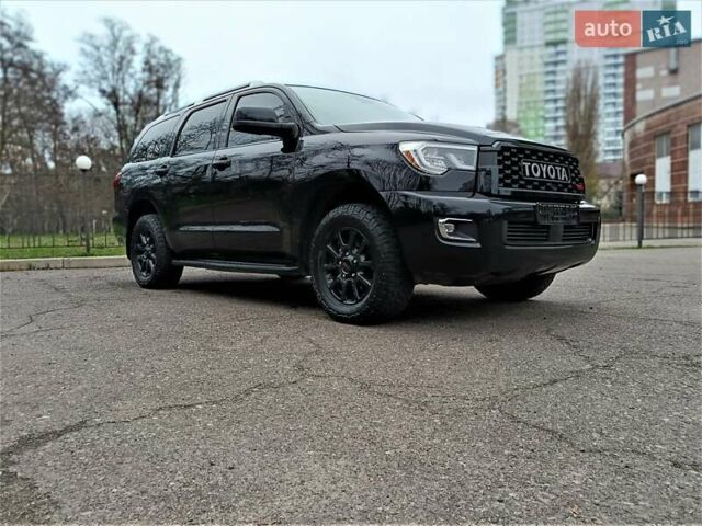 Черный Тойота Секвойя, объемом двигателя 5.66 л и пробегом 115 тыс. км за 39500 $, фото 4 на Automoto.ua