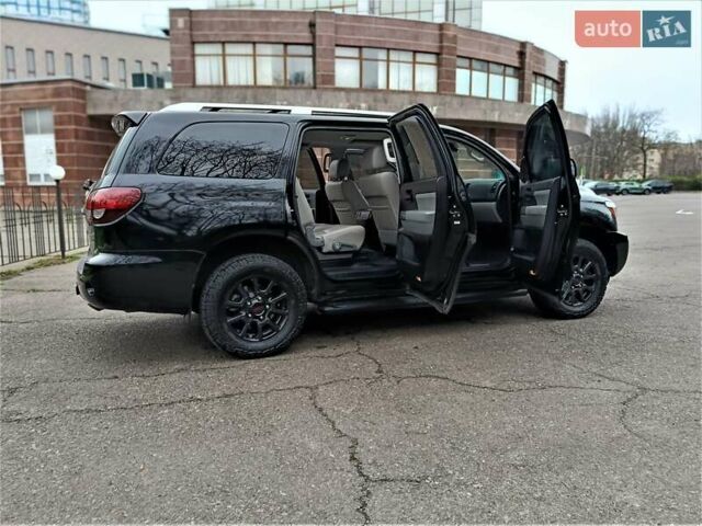 Черный Тойота Секвойя, объемом двигателя 5.66 л и пробегом 115 тыс. км за 39500 $, фото 23 на Automoto.ua