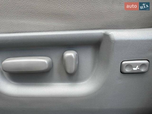 Черный Тойота Секвойя, объемом двигателя 5.66 л и пробегом 114 тыс. км за 34990 $, фото 21 на Automoto.ua