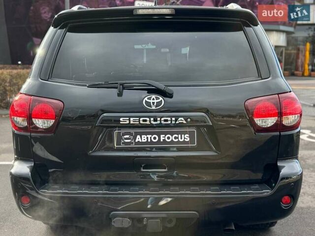 Черный Тойота Секвойя, объемом двигателя 5.66 л и пробегом 114 тыс. км за 34990 $, фото 6 на Automoto.ua