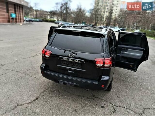 Черный Тойота Секвойя, объемом двигателя 5.66 л и пробегом 115 тыс. км за 39500 $, фото 33 на Automoto.ua