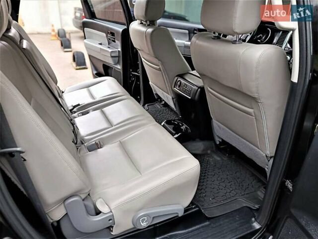 Черный Тойота Секвойя, объемом двигателя 5.66 л и пробегом 115 тыс. км за 39500 $, фото 40 на Automoto.ua