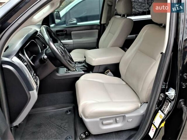 Черный Тойота Секвойя, объемом двигателя 5.66 л и пробегом 115 тыс. км за 39500 $, фото 36 на Automoto.ua