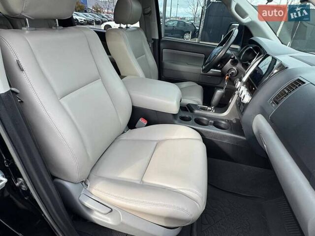 Черный Тойота Секвойя, объемом двигателя 5.66 л и пробегом 114 тыс. км за 34990 $, фото 11 на Automoto.ua