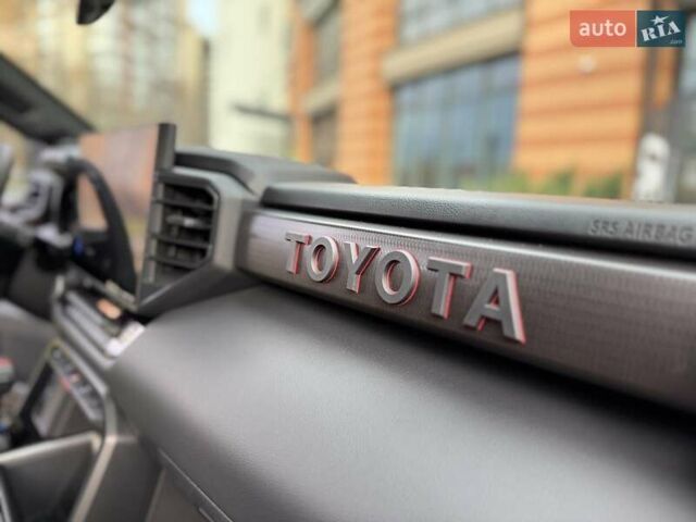 Черный Тойота Секвойя, объемом двигателя 3.45 л и пробегом 5 тыс. км за 155000 $, фото 15 на Automoto.ua