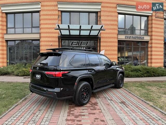 Черный Тойота Секвойя, объемом двигателя 3.45 л и пробегом 5 тыс. км за 155000 $, фото 4 на Automoto.ua