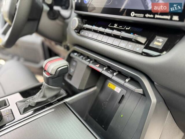 Черный Тойота Секвойя, объемом двигателя 3.45 л и пробегом 5 тыс. км за 155000 $, фото 13 на Automoto.ua