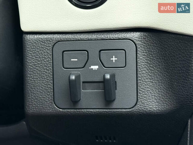 Черный Тойота Секвойя, объемом двигателя 3.5 л и пробегом 1 тыс. км за 150000 $, фото 74 на Automoto.ua