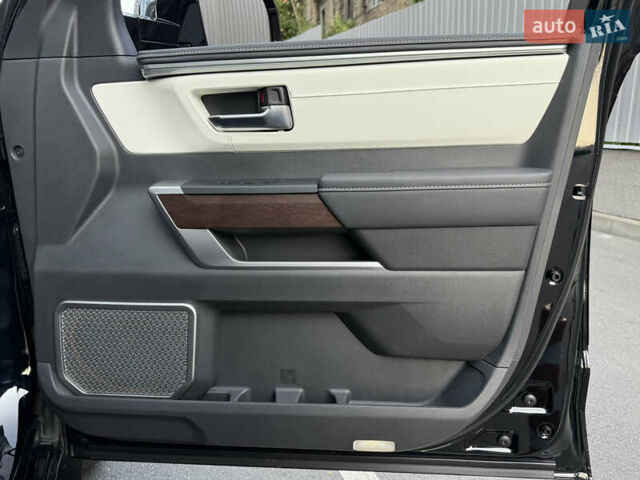 Черный Тойота Секвойя, объемом двигателя 3.5 л и пробегом 1 тыс. км за 150000 $, фото 62 на Automoto.ua