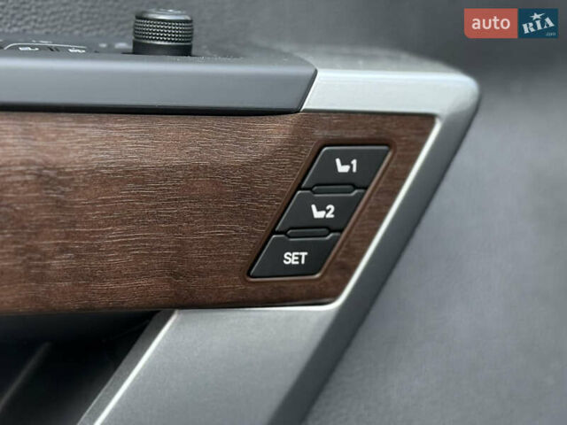 Черный Тойота Секвойя, объемом двигателя 3.5 л и пробегом 1 тыс. км за 150000 $, фото 60 на Automoto.ua