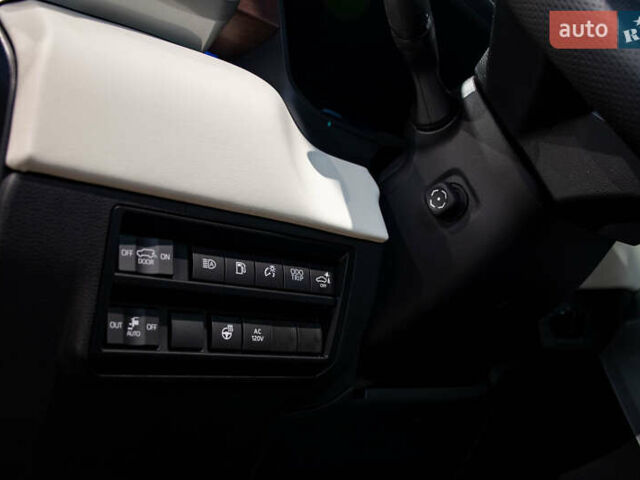 Черный Тойота Секвойя, объемом двигателя 3.45 л и пробегом 3 тыс. км за 145000 $, фото 34 на Automoto.ua