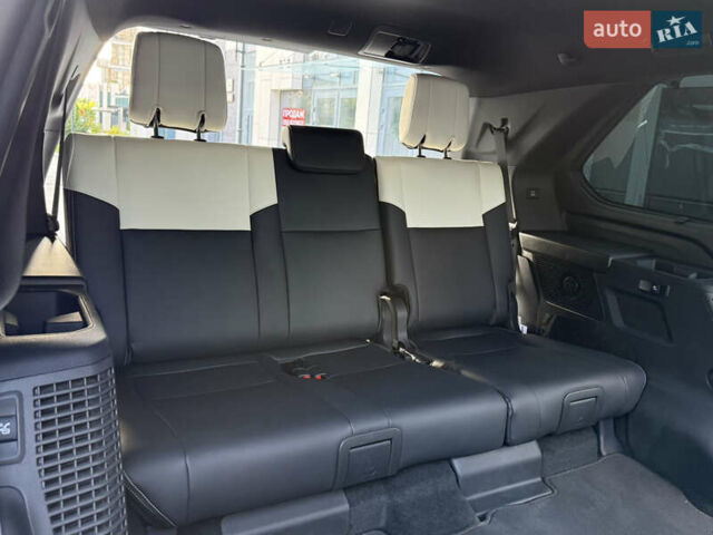 Черный Тойота Секвойя, объемом двигателя 3.5 л и пробегом 1 тыс. км за 150000 $, фото 57 на Automoto.ua