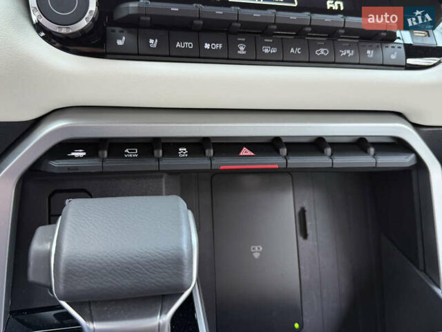 Черный Тойота Секвойя, объемом двигателя 3.5 л и пробегом 1 тыс. км за 150000 $, фото 78 на Automoto.ua