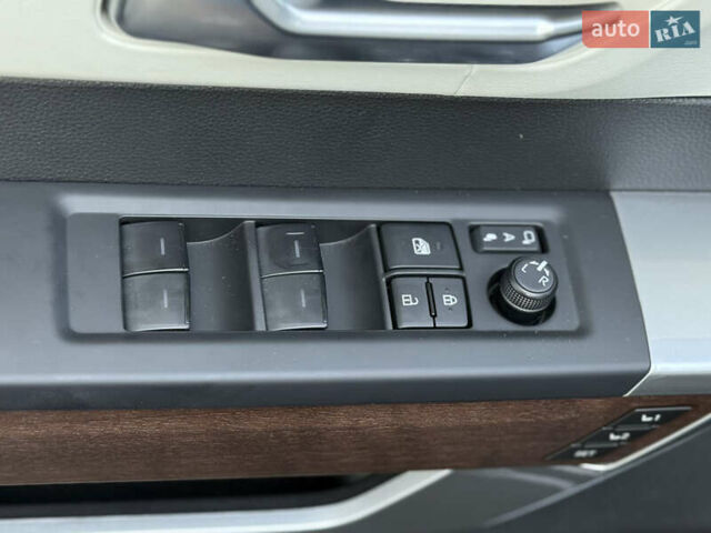 Черный Тойота Секвойя, объемом двигателя 3.5 л и пробегом 1 тыс. км за 150000 $, фото 57 на Automoto.ua