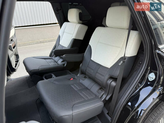 Черный Тойота Секвойя, объемом двигателя 3.5 л и пробегом 1 тыс. км за 150000 $, фото 53 на Automoto.ua