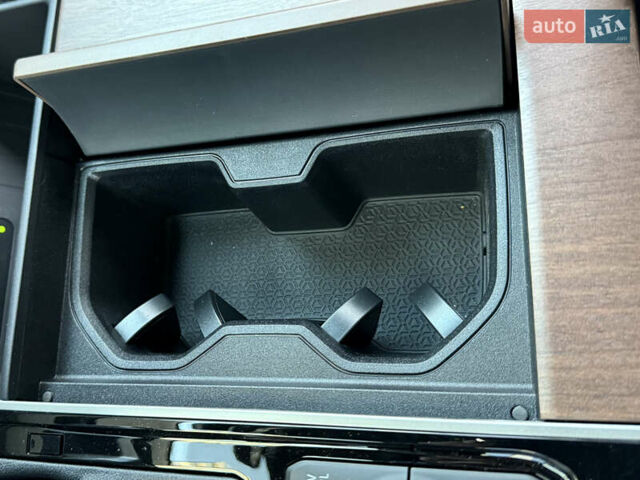 Черный Тойота Секвойя, объемом двигателя 3.5 л и пробегом 1 тыс. км за 150000 $, фото 84 на Automoto.ua