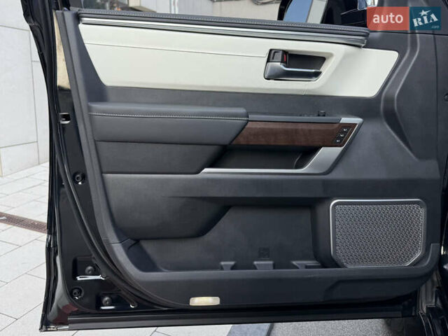 Черный Тойота Секвойя, объемом двигателя 3.5 л и пробегом 1 тыс. км за 150000 $, фото 58 на Automoto.ua