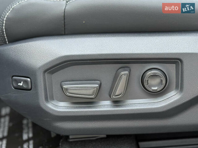 Черный Тойота Секвойя, объемом двигателя 3.5 л и пробегом 1 тыс. км за 150000 $, фото 44 на Automoto.ua