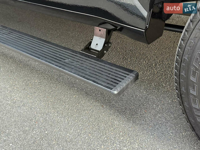 Черный Тойота Секвойя, объемом двигателя 3.5 л и пробегом 1 тыс. км за 150000 $, фото 89 на Automoto.ua