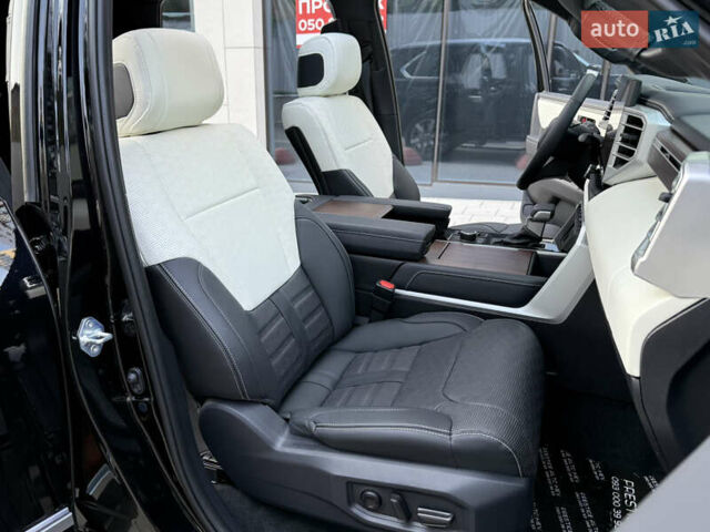 Черный Тойота Секвойя, объемом двигателя 3.5 л и пробегом 1 тыс. км за 150000 $, фото 47 на Automoto.ua