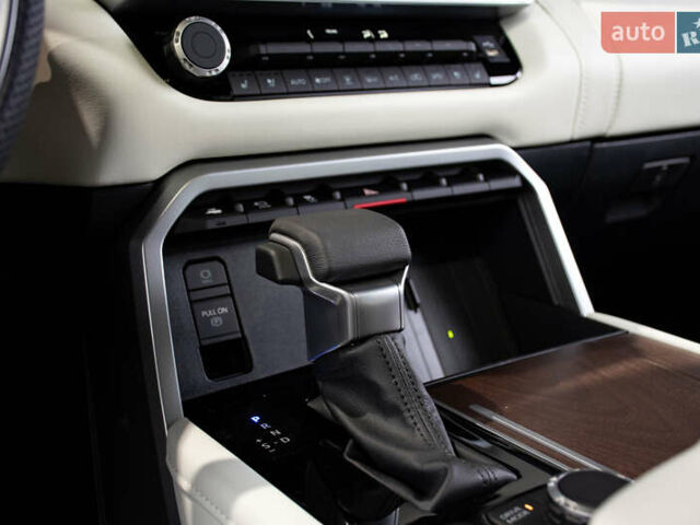 Черный Тойота Секвойя, объемом двигателя 3.45 л и пробегом 3 тыс. км за 145000 $, фото 31 на Automoto.ua