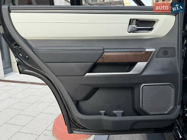 Черный Тойота Секвойя, объемом двигателя 3.5 л и пробегом 1 тыс. км за 150000 $, фото 63 на Automoto.ua