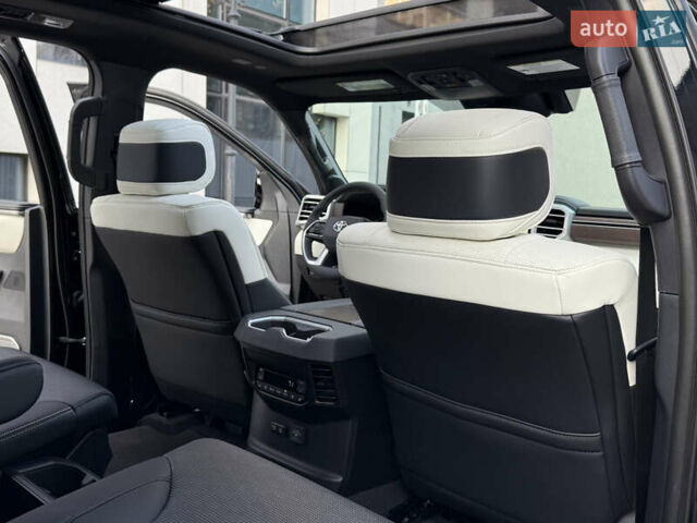 Черный Тойота Секвойя, объемом двигателя 3.5 л и пробегом 1 тыс. км за 150000 $, фото 49 на Automoto.ua