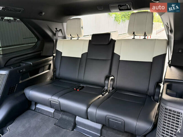 Черный Тойота Секвойя, объемом двигателя 3.5 л и пробегом 1 тыс. км за 150000 $, фото 53 на Automoto.ua