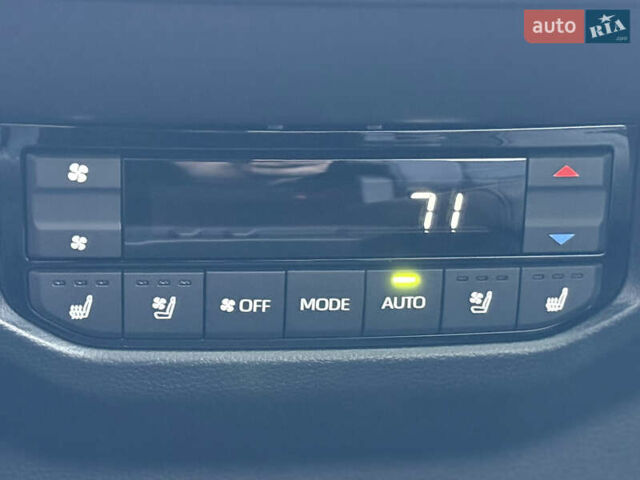 Черный Тойота Секвойя, объемом двигателя 3.5 л и пробегом 1 тыс. км за 150000 $, фото 68 на Automoto.ua