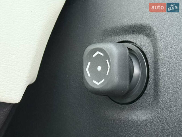 Черный Тойота Секвойя, объемом двигателя 3.5 л и пробегом 1 тыс. км за 150000 $, фото 76 на Automoto.ua