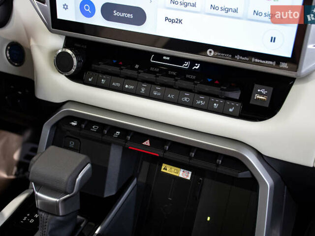 Черный Тойота Секвойя, объемом двигателя 3.45 л и пробегом 3 тыс. км за 145000 $, фото 28 на Automoto.ua