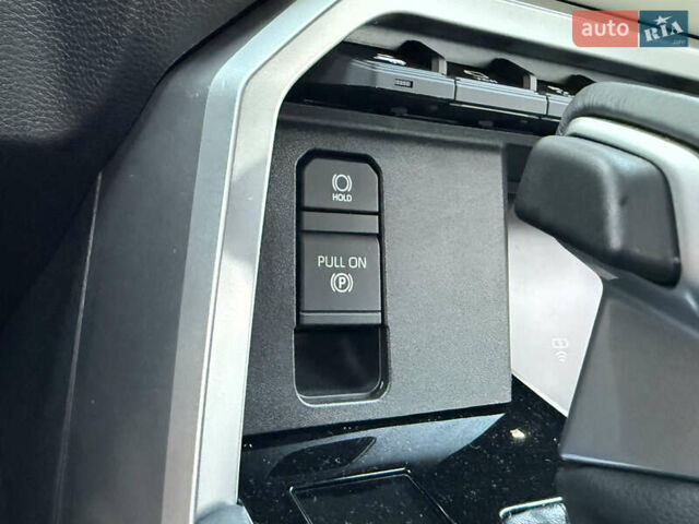 Черный Тойота Секвойя, объемом двигателя 3.5 л и пробегом 1 тыс. км за 150000 $, фото 83 на Automoto.ua